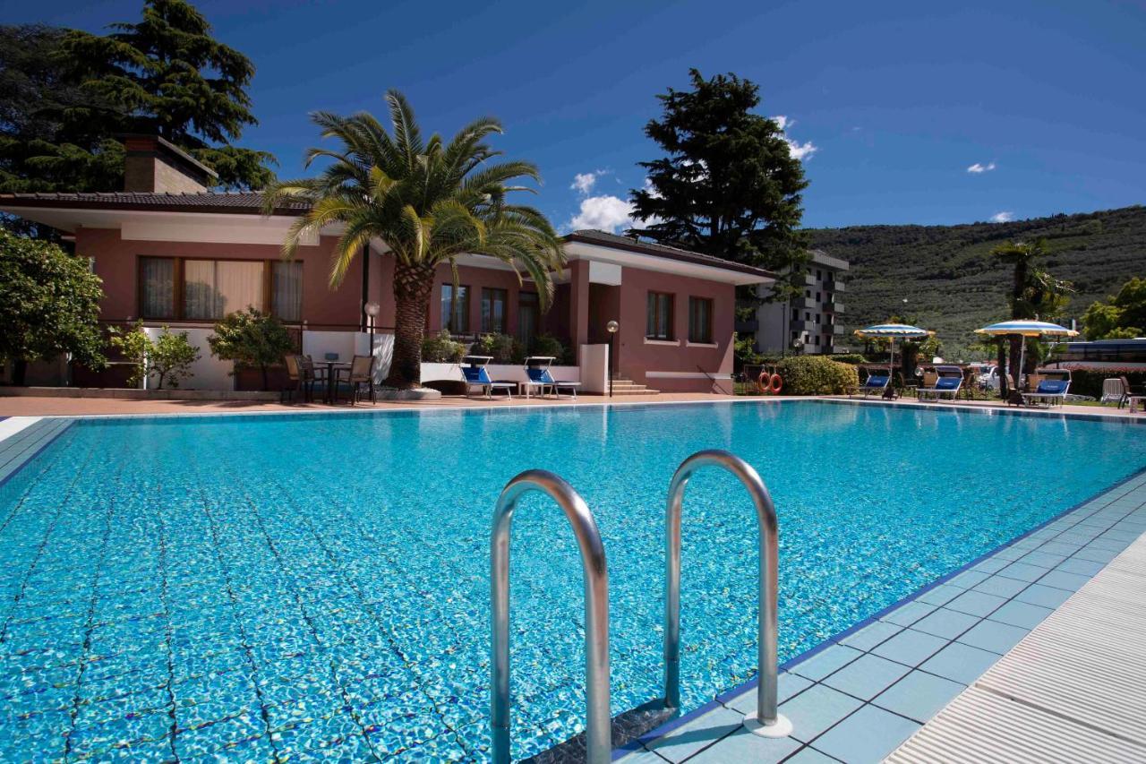 Sunlake Hotel Riva del Garda Ngoại thất bức ảnh