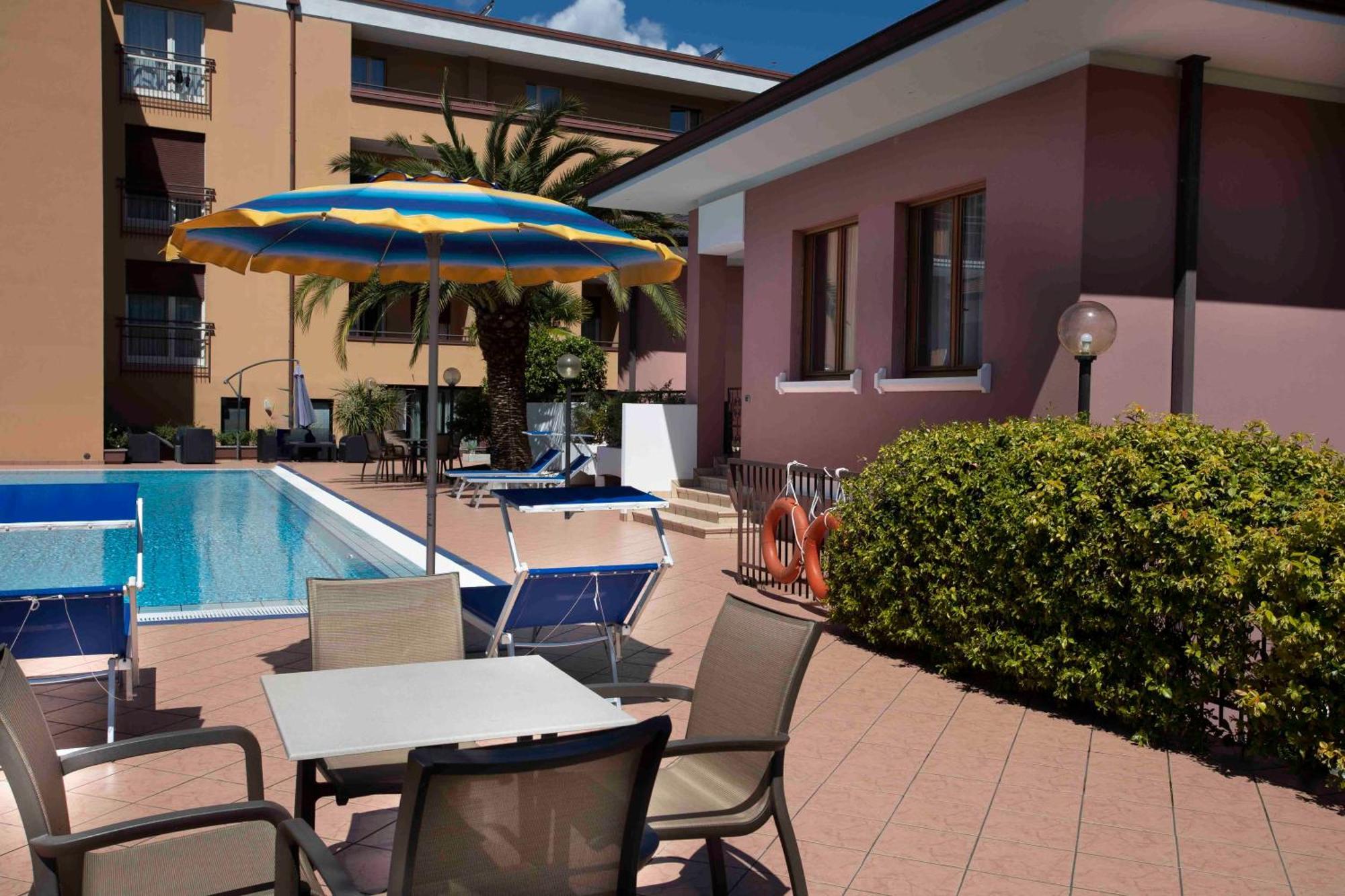 Sunlake Hotel Riva del Garda Ngoại thất bức ảnh
