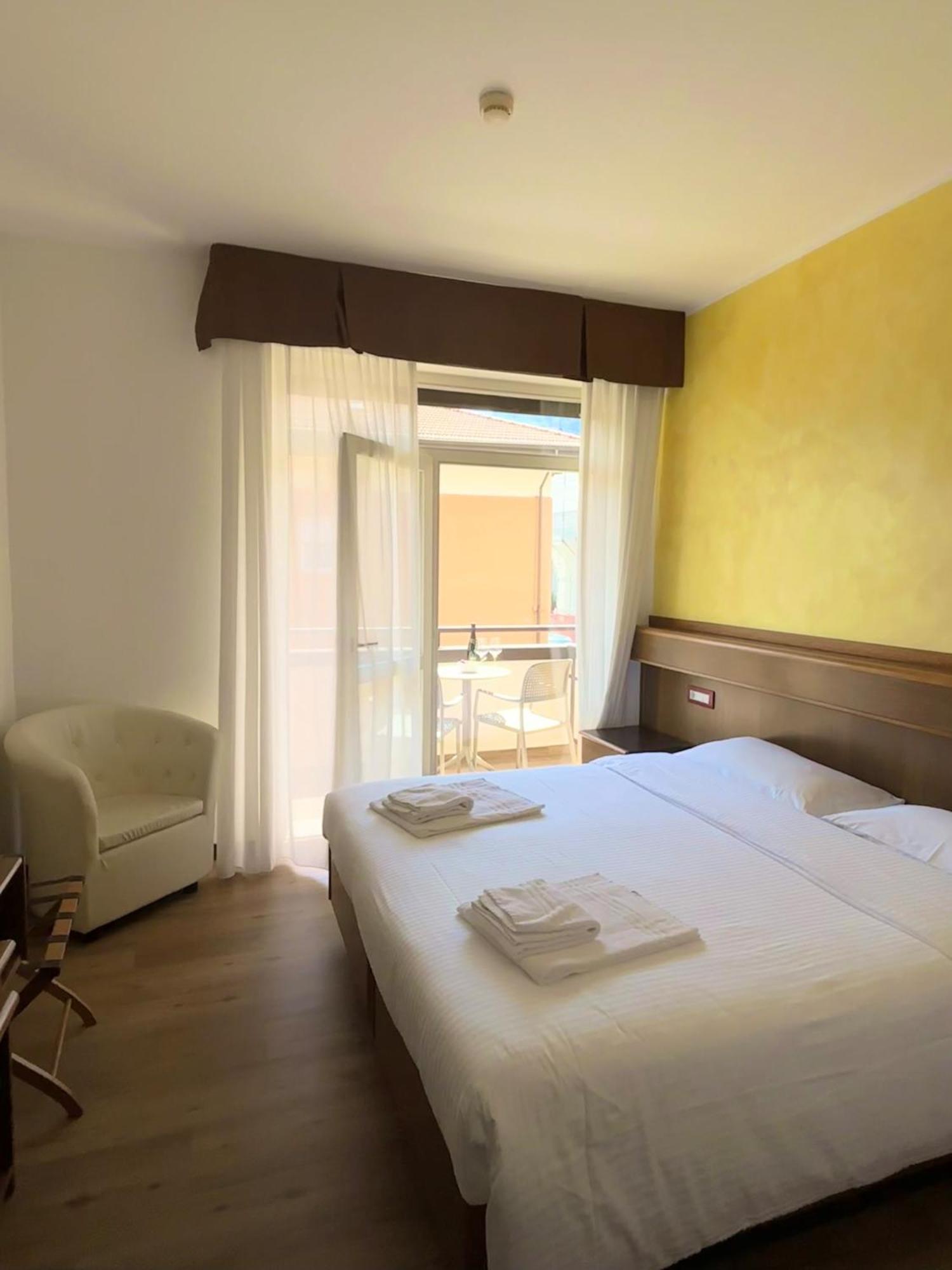Sunlake Hotel Riva del Garda Ngoại thất bức ảnh