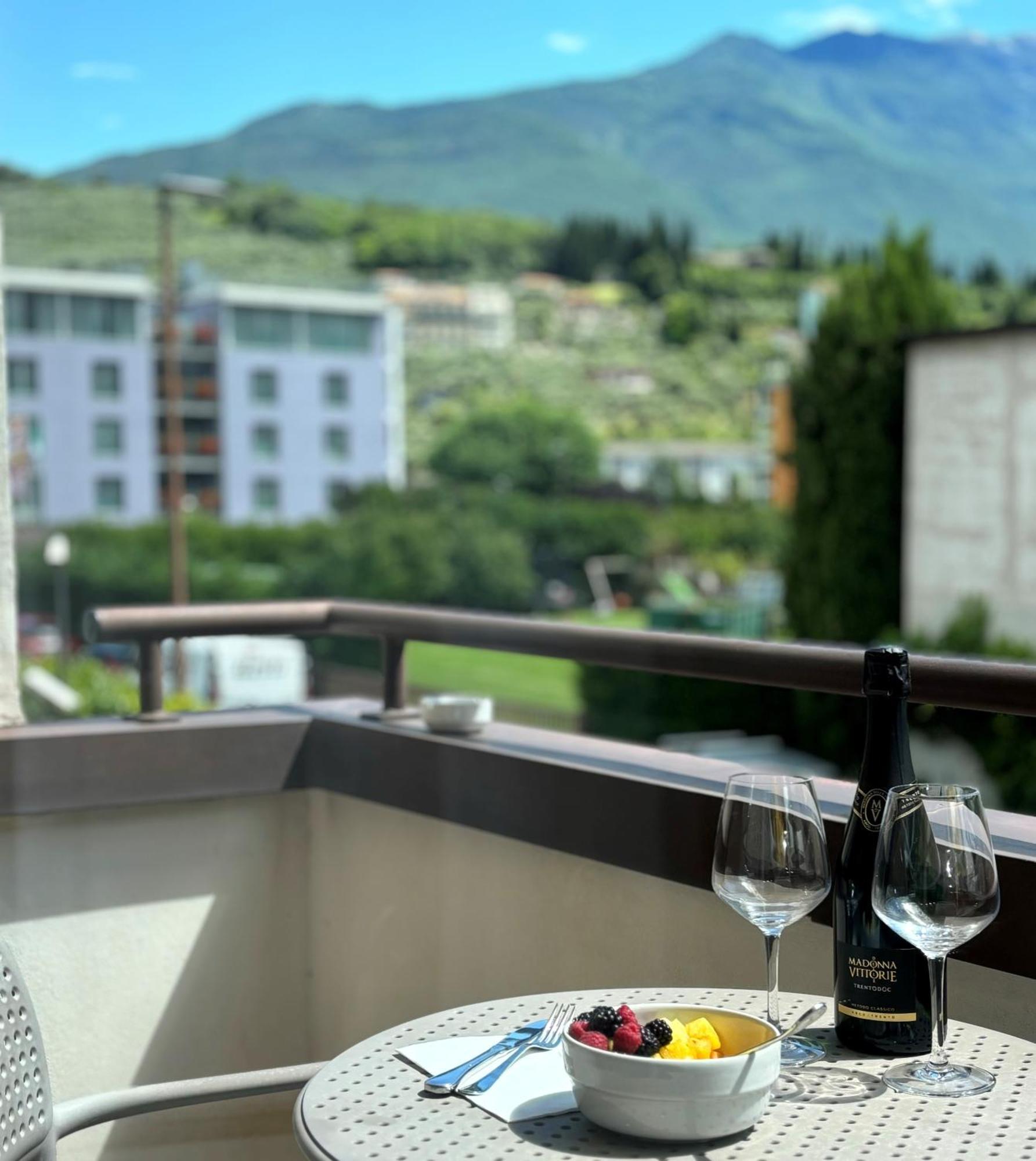 Sunlake Hotel Riva del Garda Ngoại thất bức ảnh