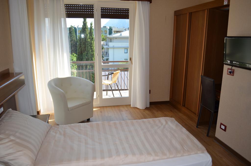 Sunlake Hotel Riva del Garda Ngoại thất bức ảnh